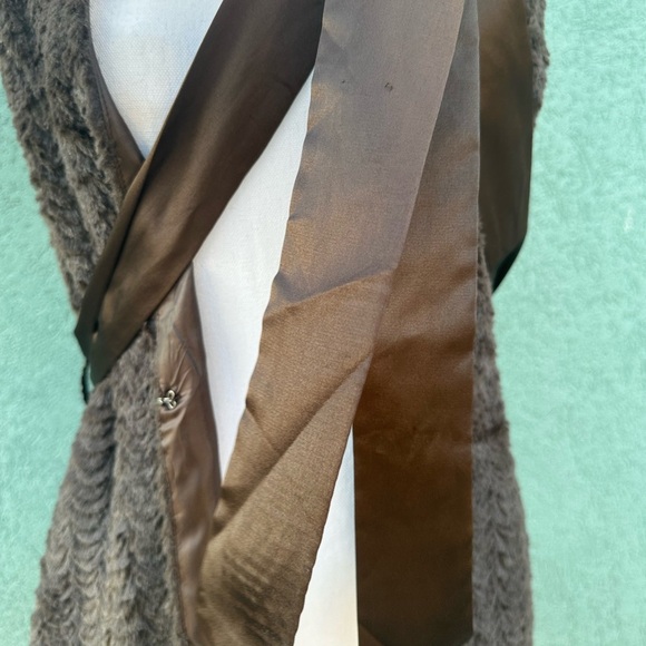 Chic Brown Textured Cape with Satin Tie Size S - Picture 3 of 8